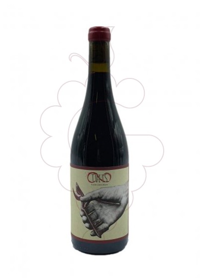 Photo Tuets Syrah red wine