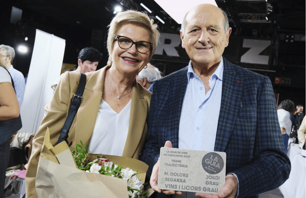 The Guia de Vins de Catalunya presents Maria Dolors Segarra and Jordi Grau with an honorary award: the Trajectory award.